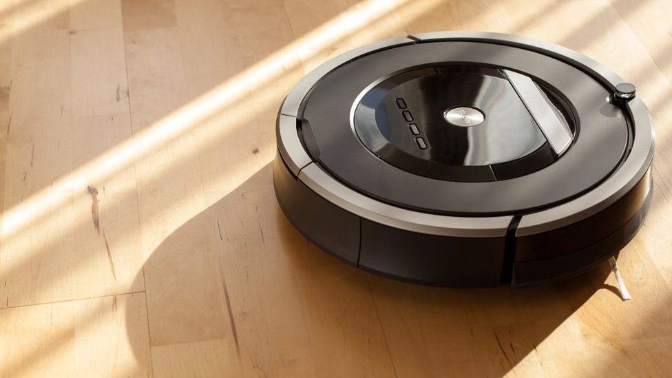 why robot vacuums move randomly
