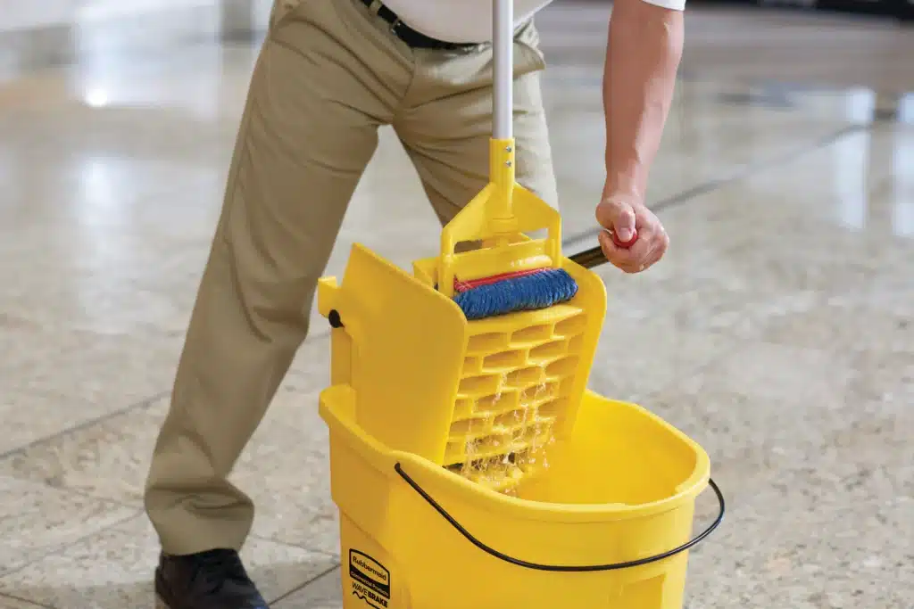 Rubbermaid Commercial Wavebrake Mopping System 